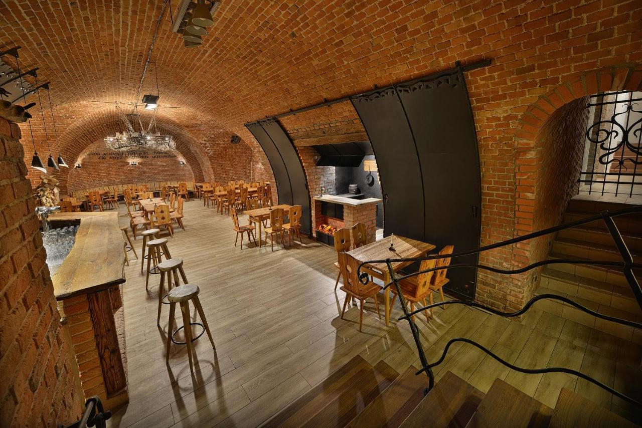 Premium Wellness & Wine Hotel 兹诺伊莫 外观 照片