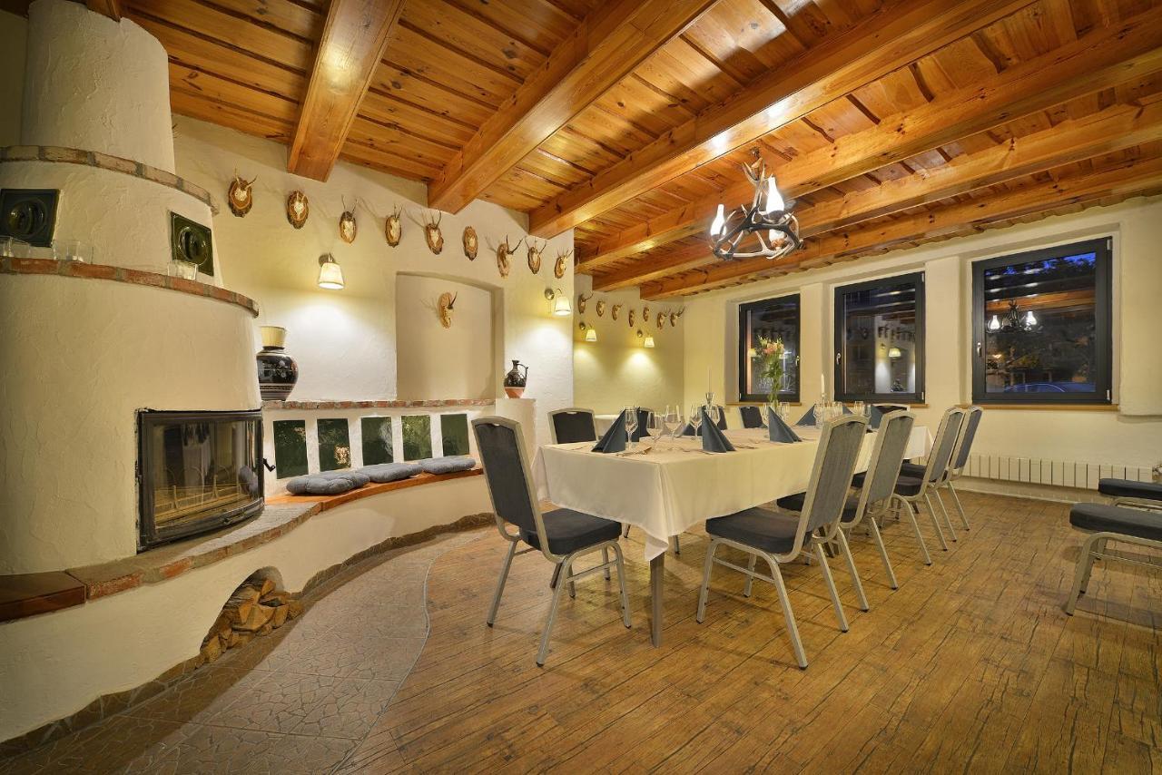 Premium Wellness & Wine Hotel 兹诺伊莫 外观 照片
