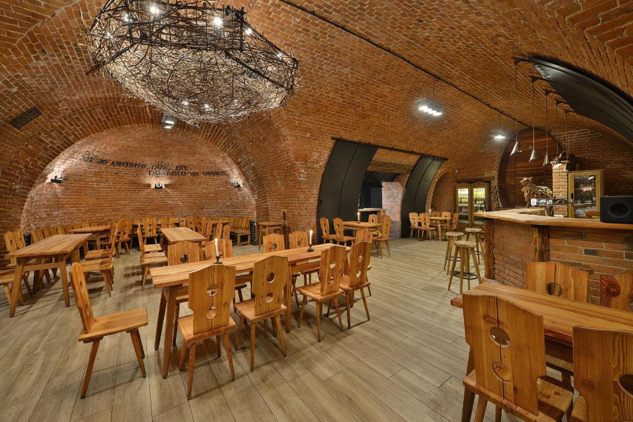 Premium Wellness & Wine Hotel 兹诺伊莫 外观 照片