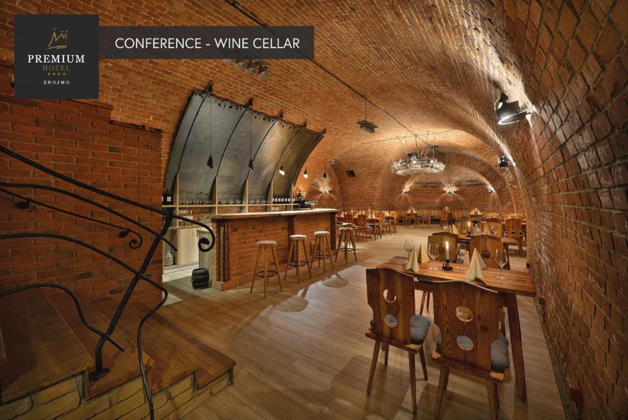 Premium Wellness & Wine Hotel 兹诺伊莫 外观 照片
